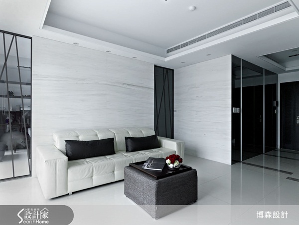 原本住在兩層樓住宅的屋主,買下單層40坪的新居後,空